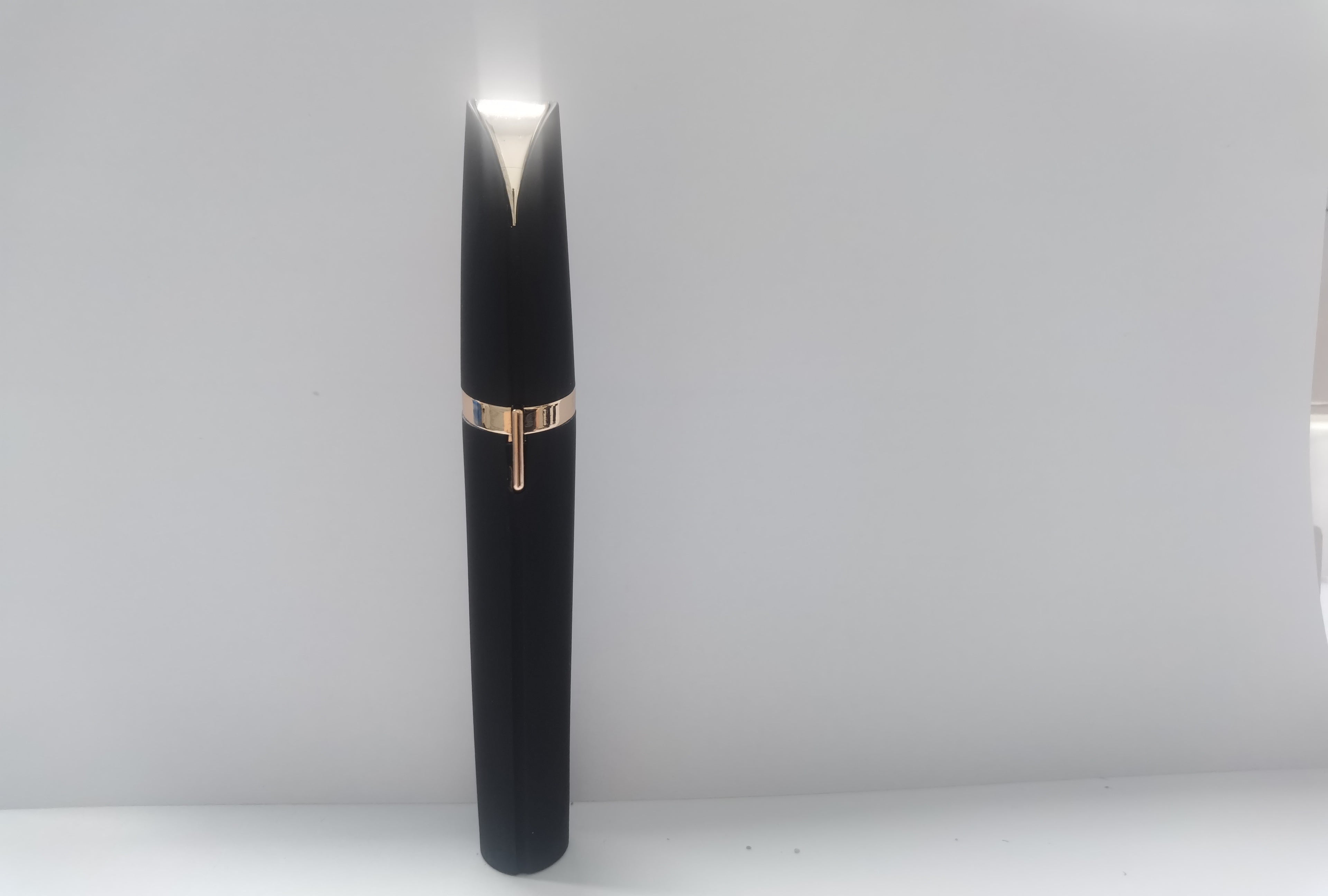 Mini Electric Eyebrow Trimmer & Shaver  in black color